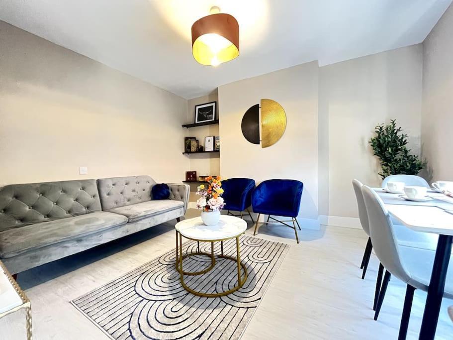 Central Winchester Serviced Apartments מראה חיצוני תמונה
