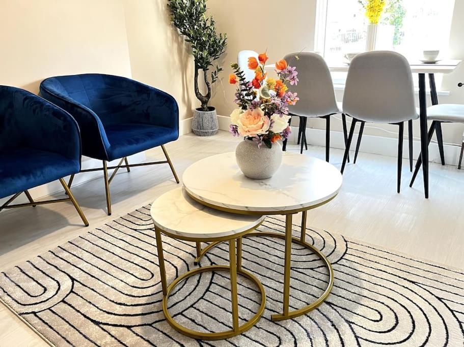 Central Winchester Serviced Apartments מראה חיצוני תמונה
